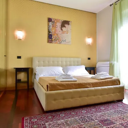 아파트 Elegant & Cozy In The Heart Of 로마
