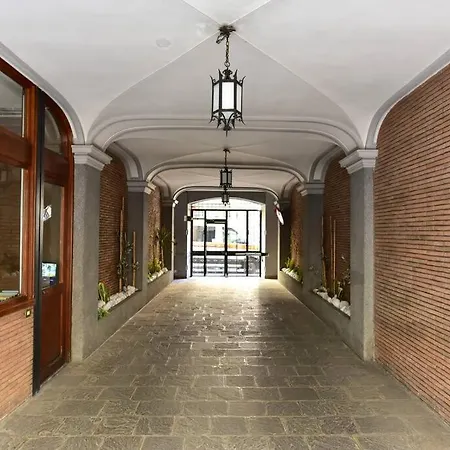 Elegant & Cozy In The Heart Of